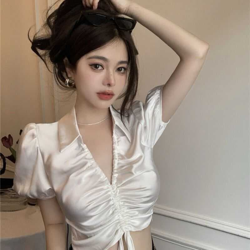 Cintura estreita manga bufante plissado cordão camisa de manga curta feminina verão 2025 novo estilo Design nicho pequen