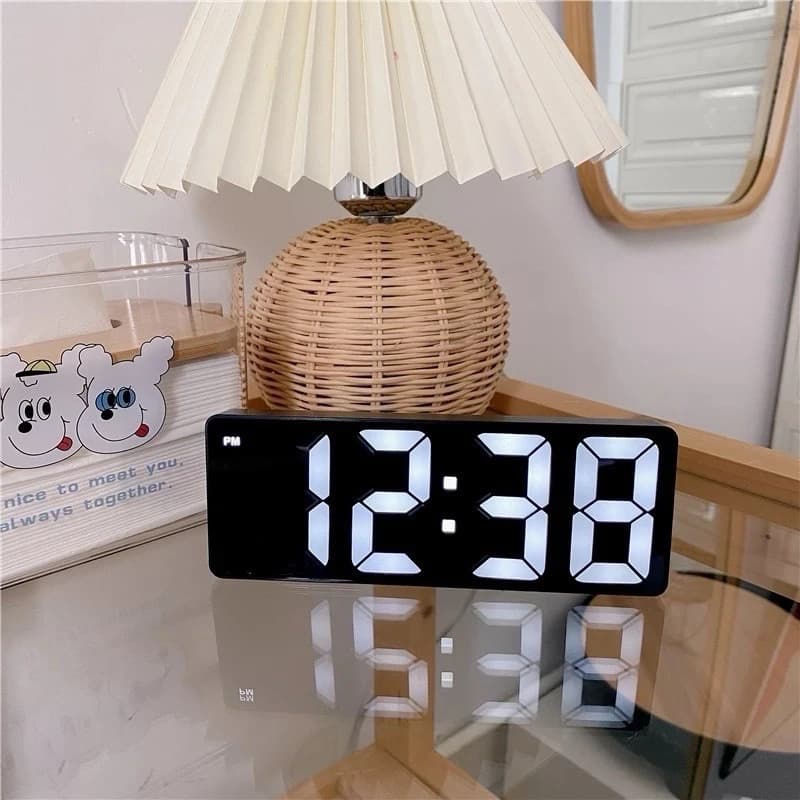 Relógio Despertador Digital De Mesa 16X2X6cm Alarme Temperatura 3  Pilha AAA Usb PRETO/ BRANCO  Com Led judy store