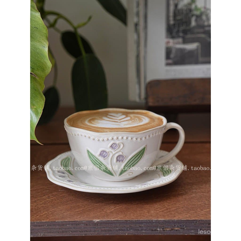 Conjunto de louça de cerâmica vintage francesa com relevo de lírio-do-vale roxo, xícara de café e pires, xícara para lat