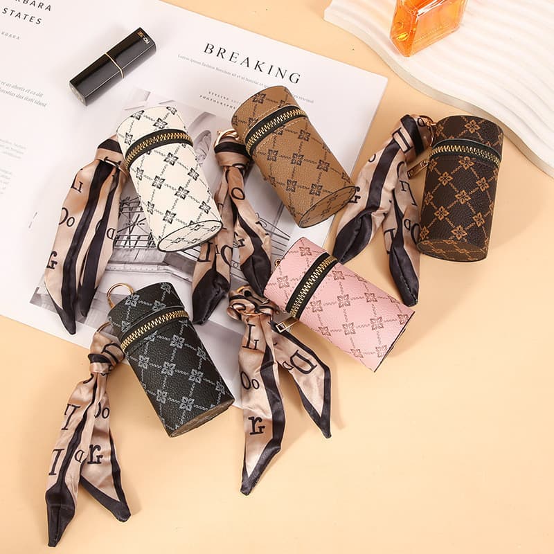 Chaveiro de batom com padrão de lenço, mini acessório de bolsa em couro PU, com estampa de letras, adequado para mulhere