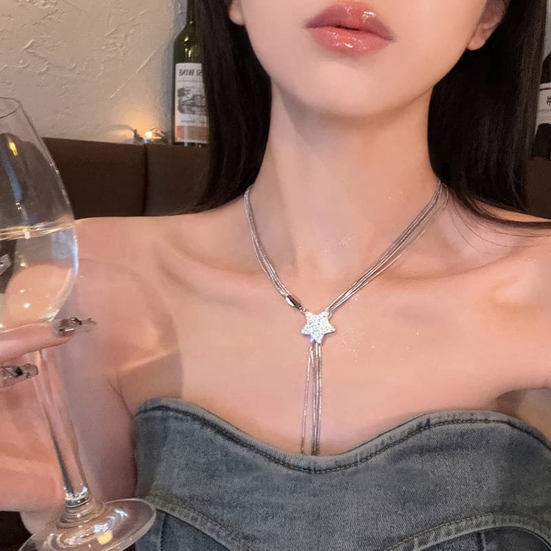 Moda elegante estrela longa borla colar feminino simples luz luxo Ins estilo nicho Design High-End clavícula corrente