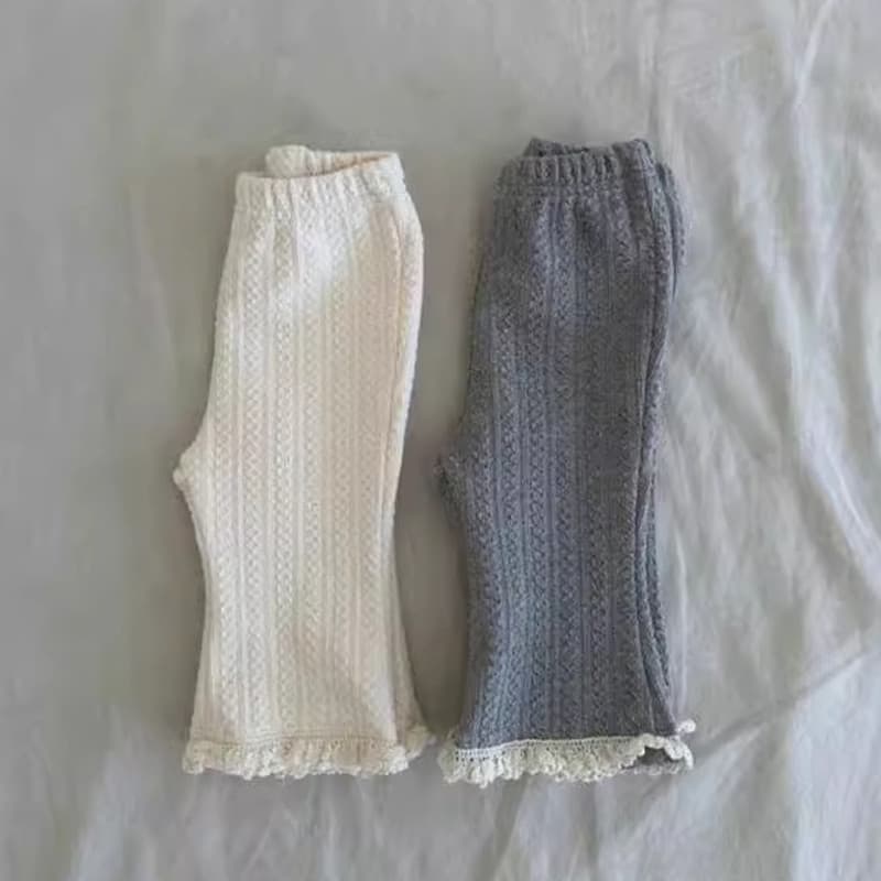 Meninas rendas queimado calças roupas de outono 2026 primavera outono novos produtos moda versão coreana calças do bebê