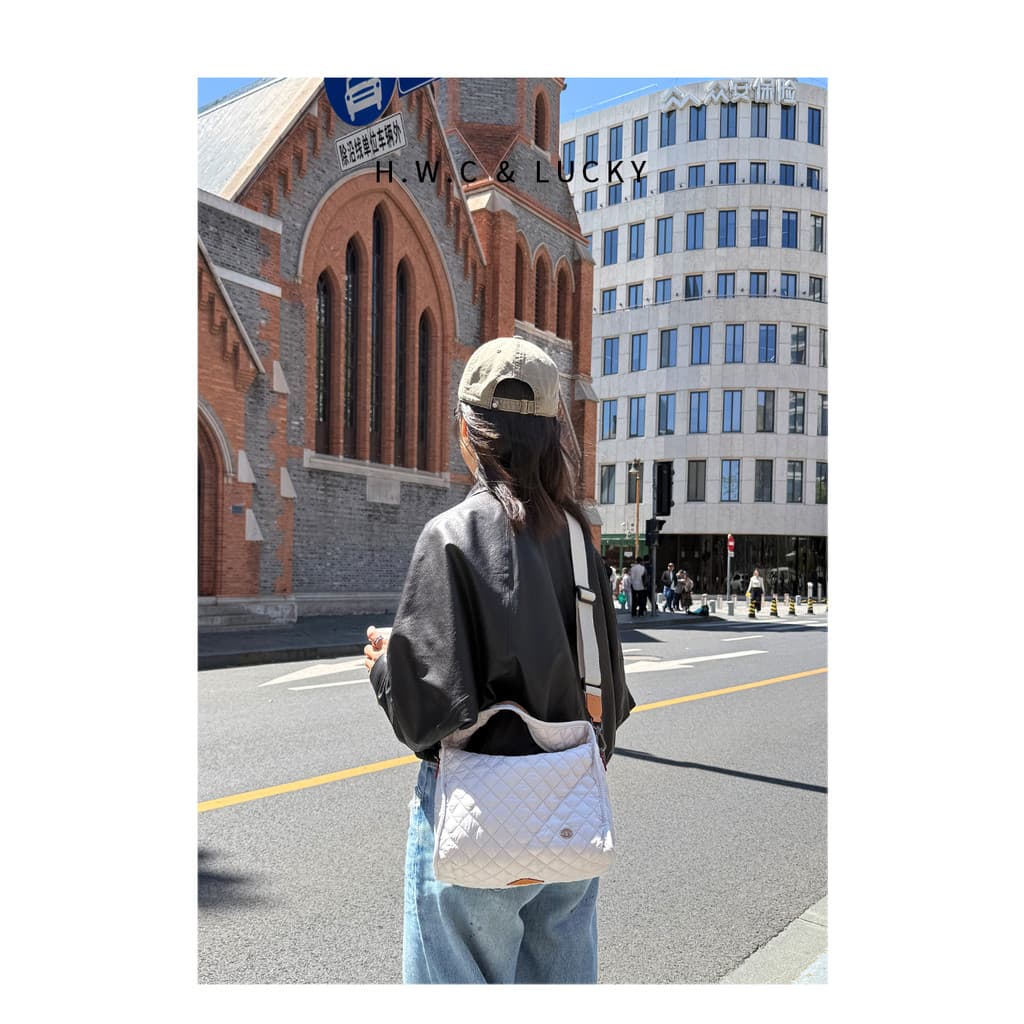 Loja de bolsas semanais 丨 luz luxo losango padrão portátil saco do mensageiro feminino leve High-End simples bolsa de om