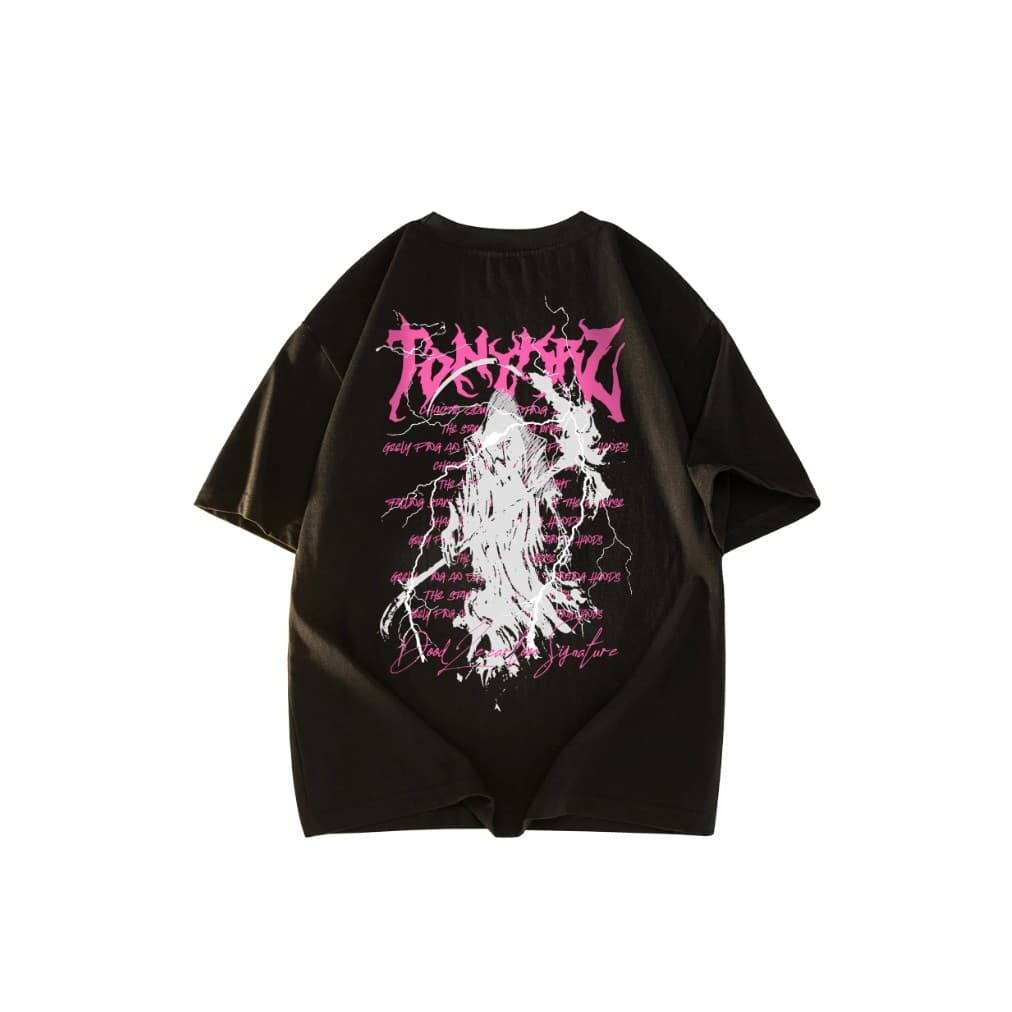 Camiseta Preta Unisex, Design com Texto Artístico Rosa e Imagem de Personagem com Raios, Moda Urbana