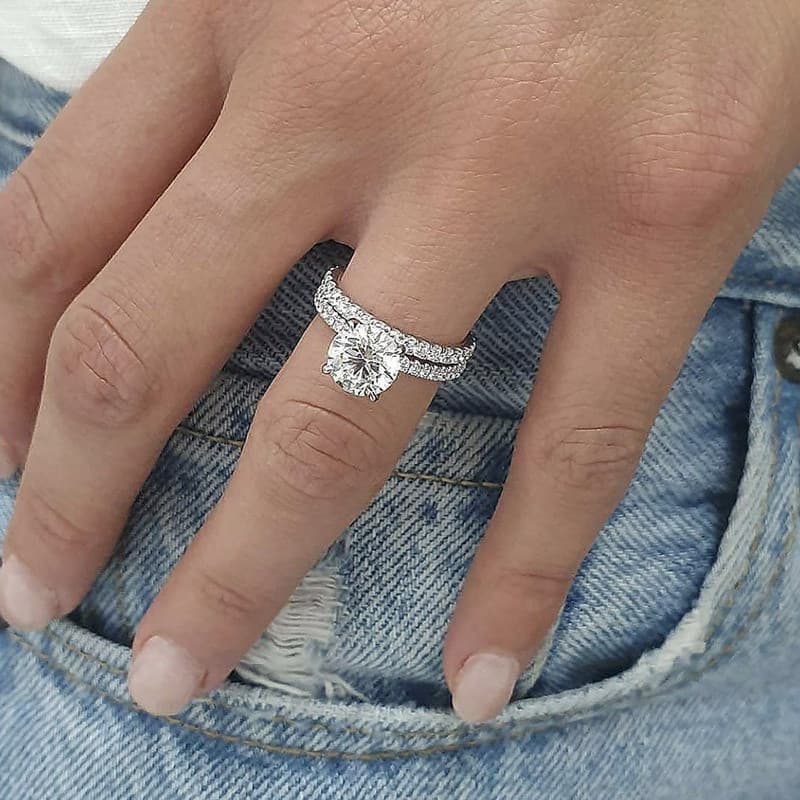 Anel de prata esterlina S925 com zircônia, simples e elegante.