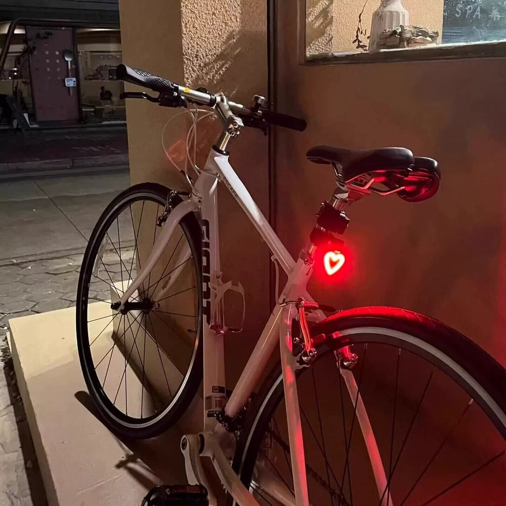 Mountain bike noite andando luz da cauda amor osso Strobe luz de sinal decorativo bicicleta estrada equitação equipament