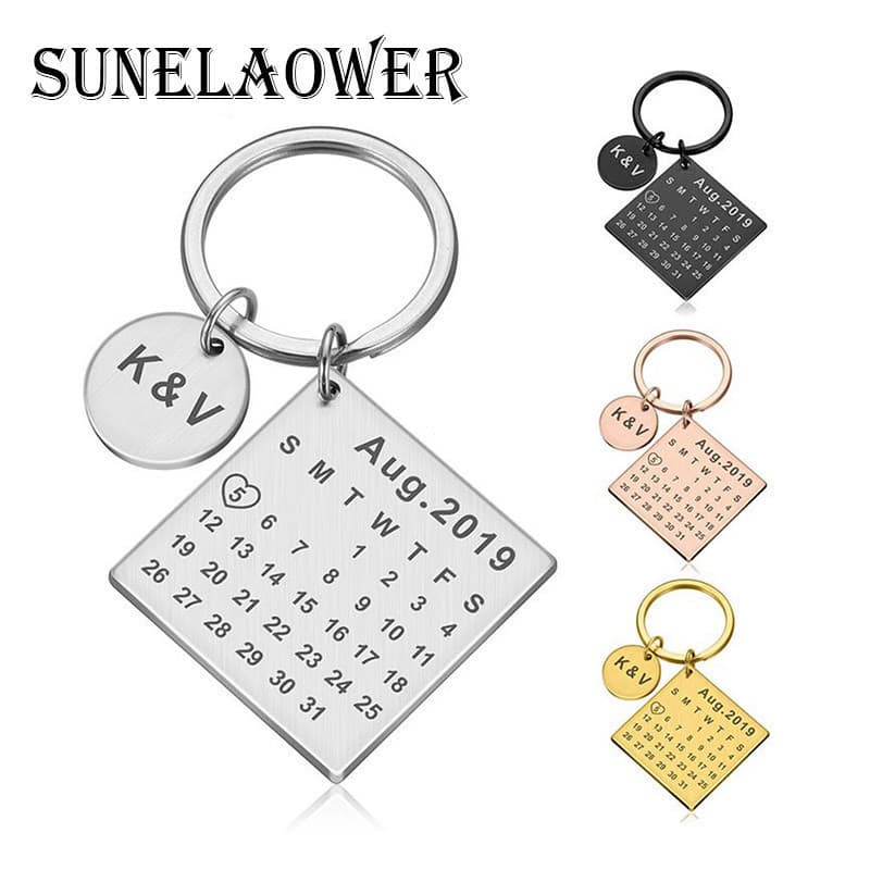 Chaveiro com etiqueta de data de nascimento, calendário personalizado, gravação DIY gratuita de texto de amor e nome QUP