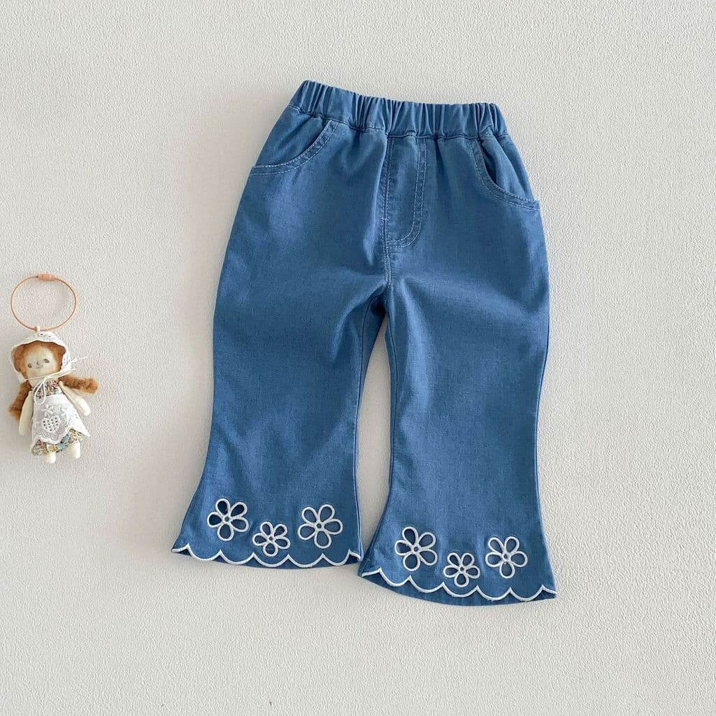 Meninas bordadas calças largas 2026 novo estilo verão bebê moda versão coreana Jeans macios crianças calças de verão