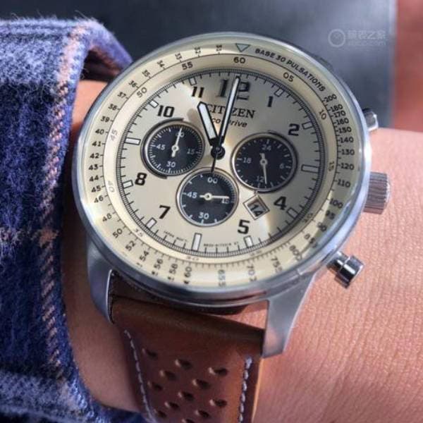 Relógio esportivo multifuncional masculino Citizen Eco-Drive, com três submostradores, seis ponteiros e função de calend