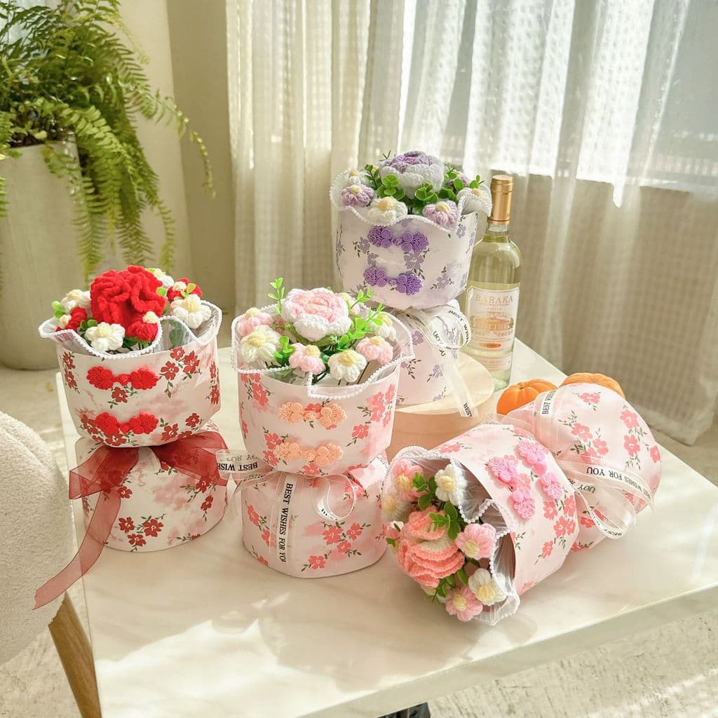 Presente de Dia dos Namorados Buquê de malha de lã Simulação Buquê de mão de flores Estilo Cheongsam chinês Produto acab