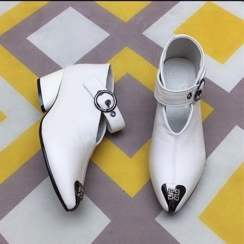 Sapatos femininos de couro macio bico fino 2026 novo estilo moda pêssego coração salto avó sapatos boca profunda dedo do