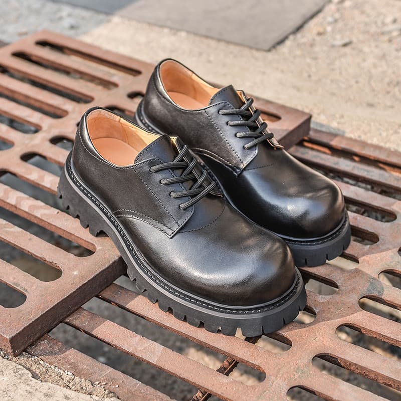 Couro de primeira camada!Retro carbono preto grande dedo do pé Derby sapatos nicho Mickey sola grossa aumentando sapatos