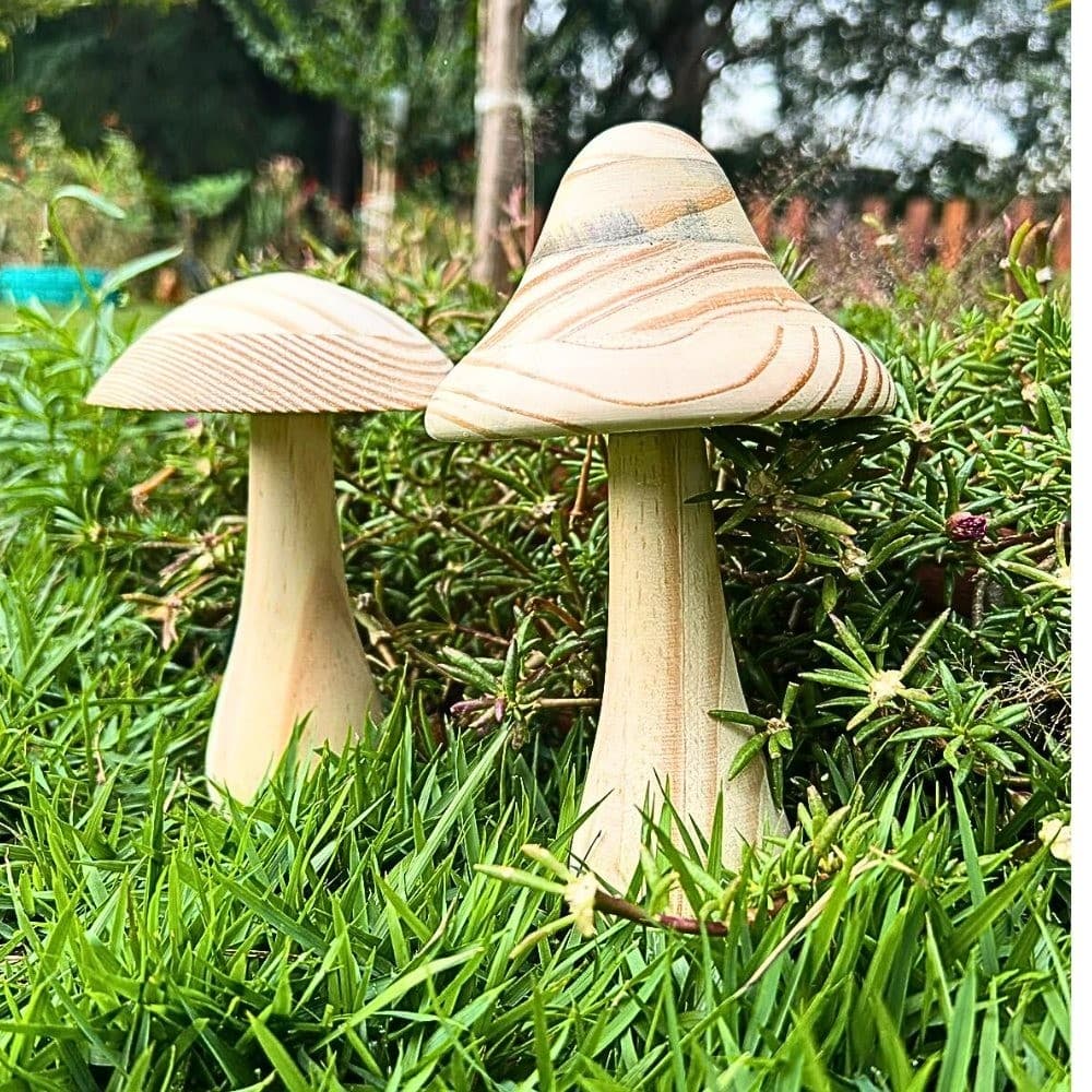 Kit 2 Cogumelos Decorativos em Madeira Maciça – Festa Floresta, Bosque ou Natal Rústico