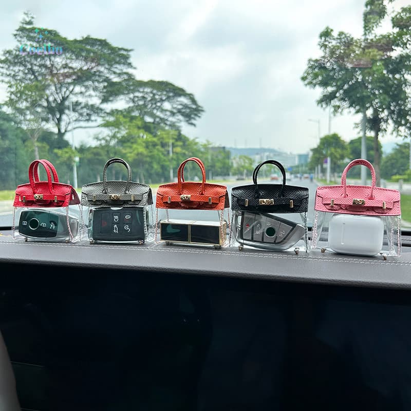 Mini bolsa de maquiagem decorativa e elegante, pingente de chave de carro em formato de lábio transparente, novo modelo