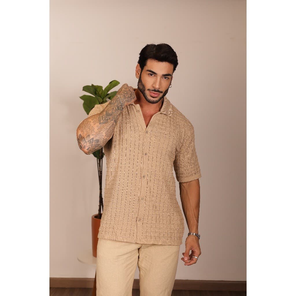 Camisa masculina com botões tricot gola polo texturizado linha premium chique verão 2026 RI06