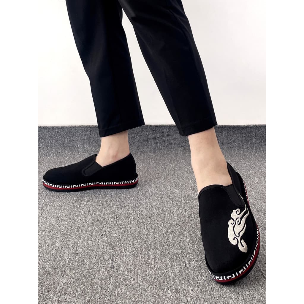 Verão novo estilo velho pequim sapatos de pano masculino High-End sola macia respirável bordado um Pedal Melaleuca sola