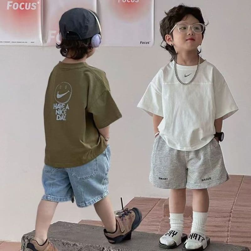 Crianças roupas infantis meninos roupas Tops camisetas 2026 novo estilo estilo fino rufião bonito frito rua bebê usar ro