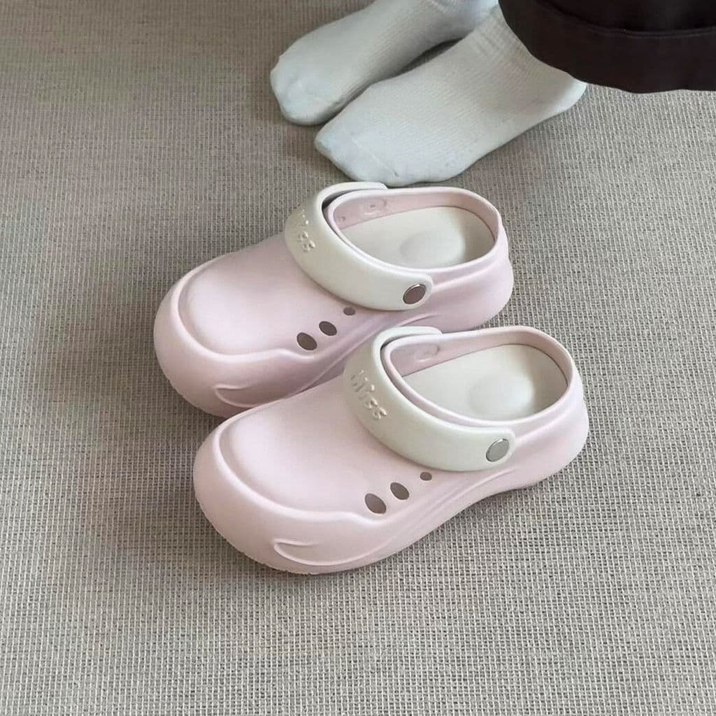 Buraco sapatos femininos aumentando sapatos de sola grossa antiderrapante resistente ao desgaste sandálias cobertas de d
