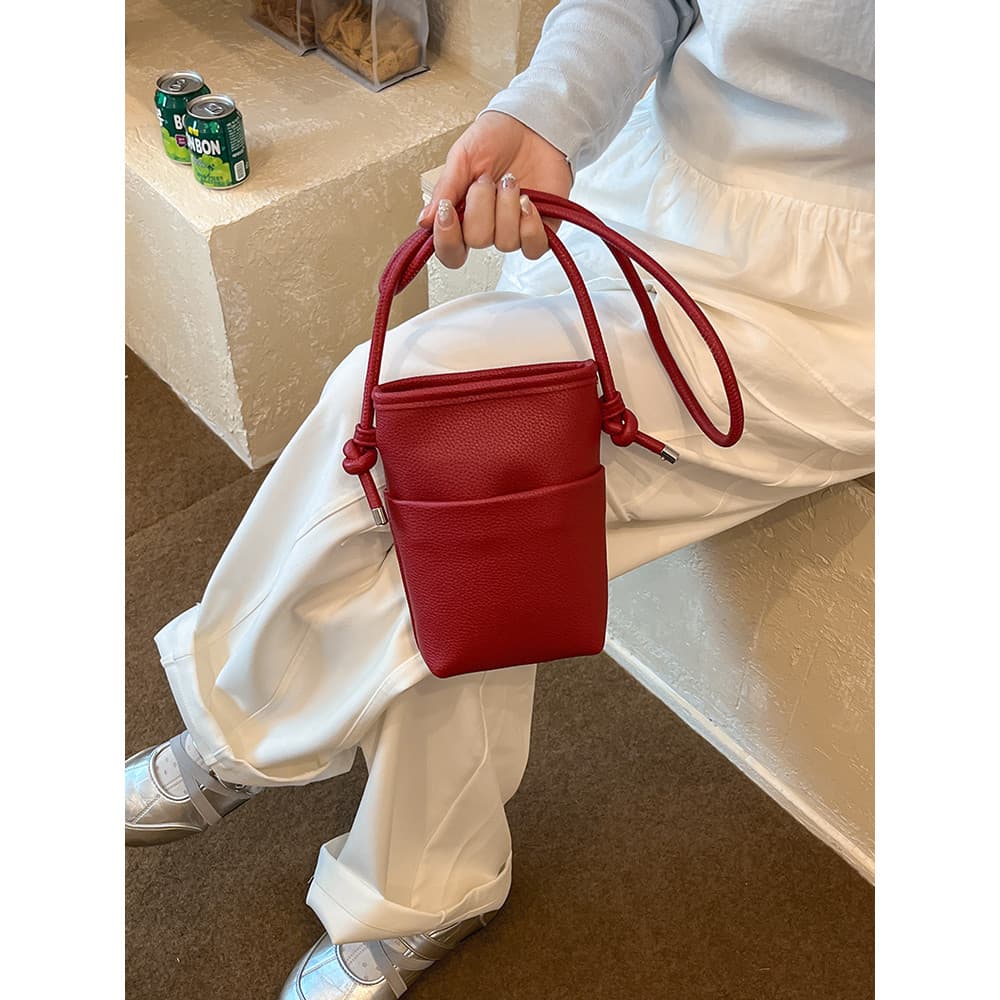 Vermelho saco do telefone móvel feminino 2026 novo estilo requintado couro macio mensageiro pequeno saco Outing luz Casu