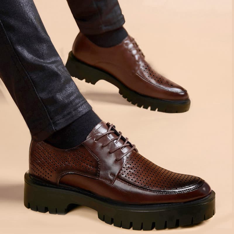 Sapatos de couro masculino verão respirável couro genuíno versão coreana sandálias oco sola grossa aumento interno mascu