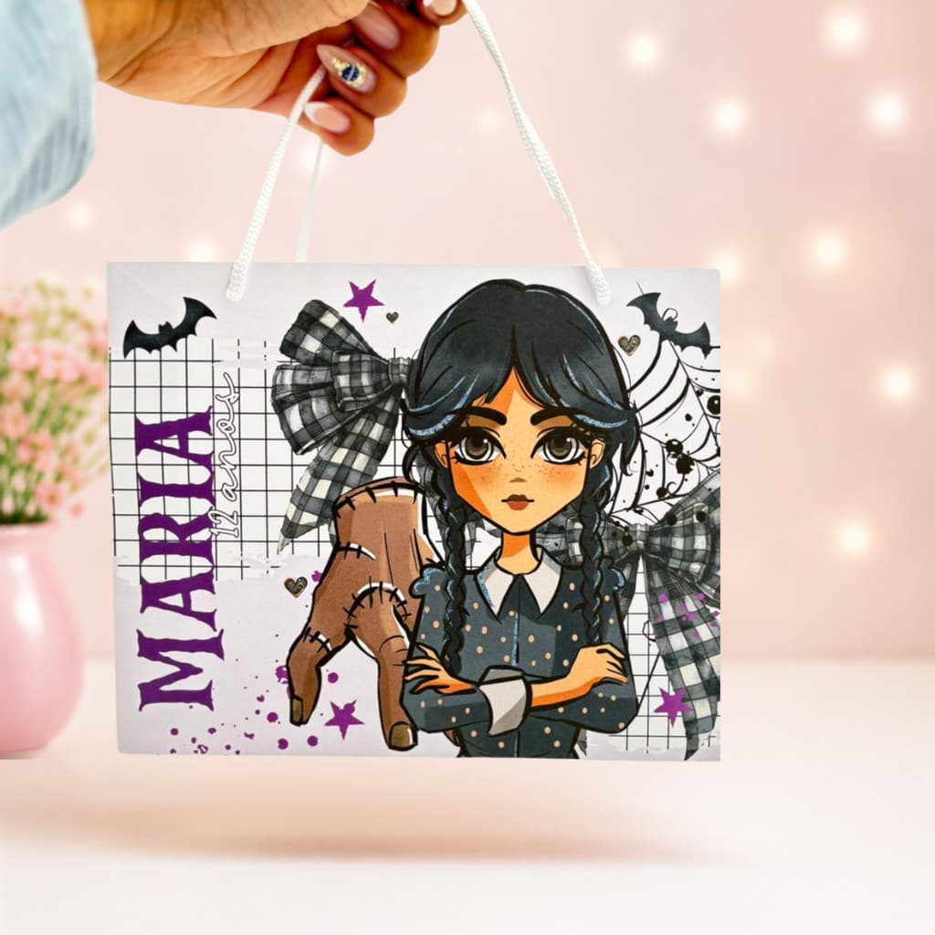 Sacolinha Personalizada Wandinha com Nome | Lembrancinha Infantil para Festas  | PEGUE E MONTE