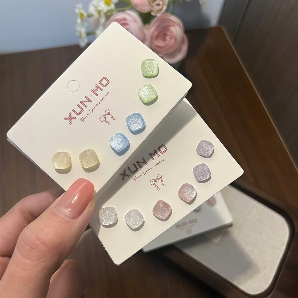 Nicho colorido céu estrelado pequeno cubo brincos de açúcar dopamina vidro pérola simples High-End brincos Piercing de o