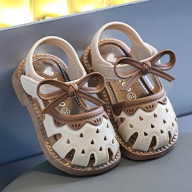 Meninas Baotou sandálias 2025 verão novo estilo sapatos de bebê sola macia meninas da criança sapatos de bebê crianças s