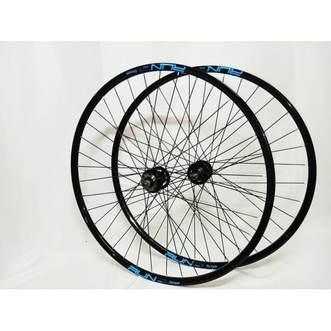Roda Montada e Centrada p/Bicicleta, Aro29 Alum. Aero Pto, Run C/Ades. Azul,Cubo Disco Pto,C/Raio Fino,PAR(Dt+Ts)-Rimaxx
