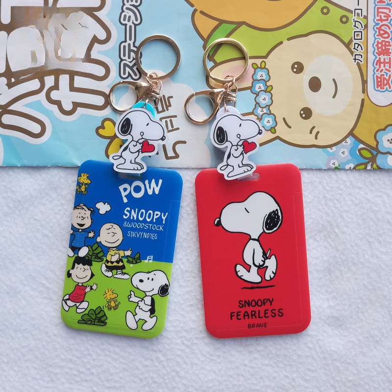 Chaveiro Porta-Cartões Retrátil Snoopy - Design Fofo para Cartão de Identificação de Estudante Cartão de Metrô Presente