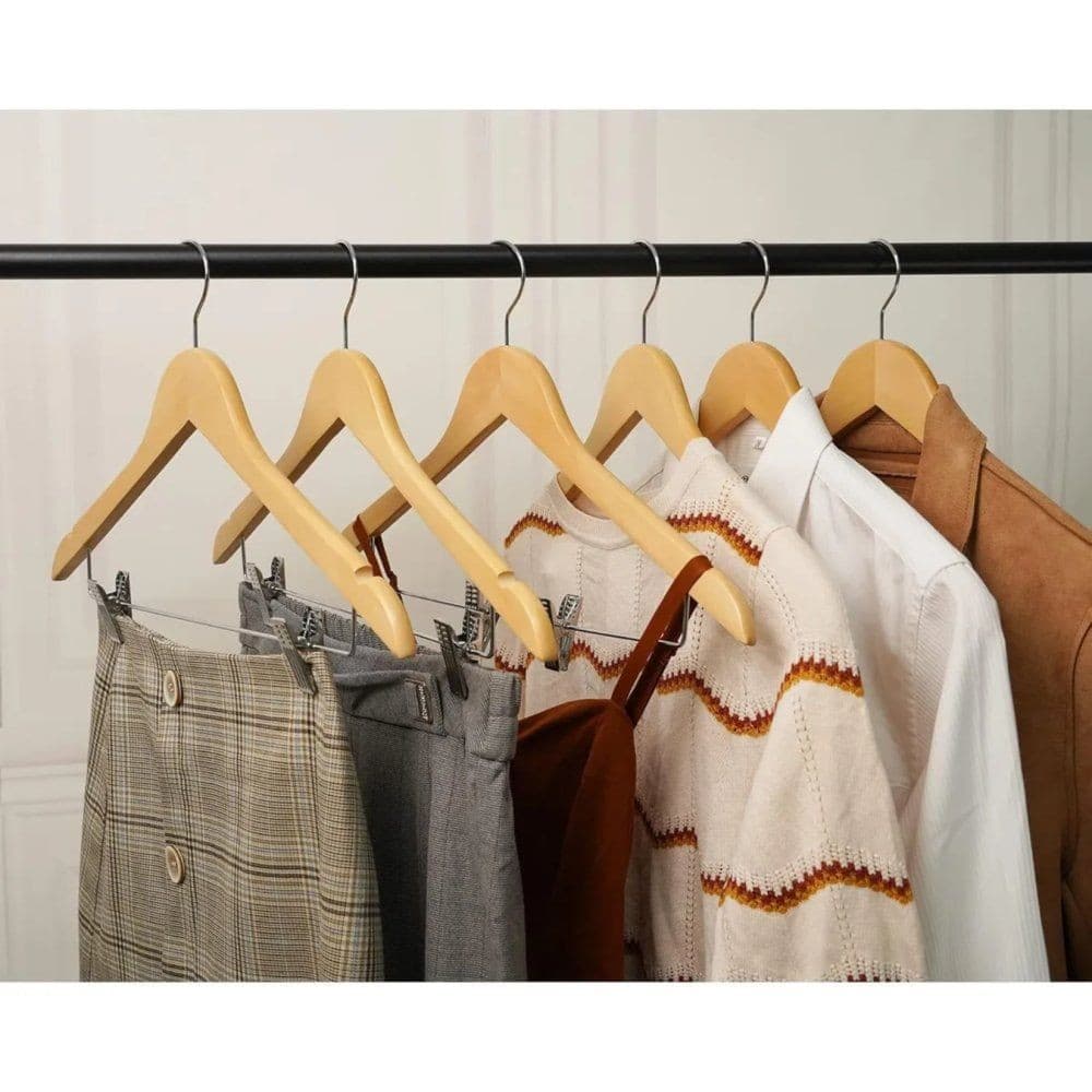 Cabide de Madeira com Presilhas – Verniz | Gancho 360° | Para Casacos, Camisas, Vestidos e Calças