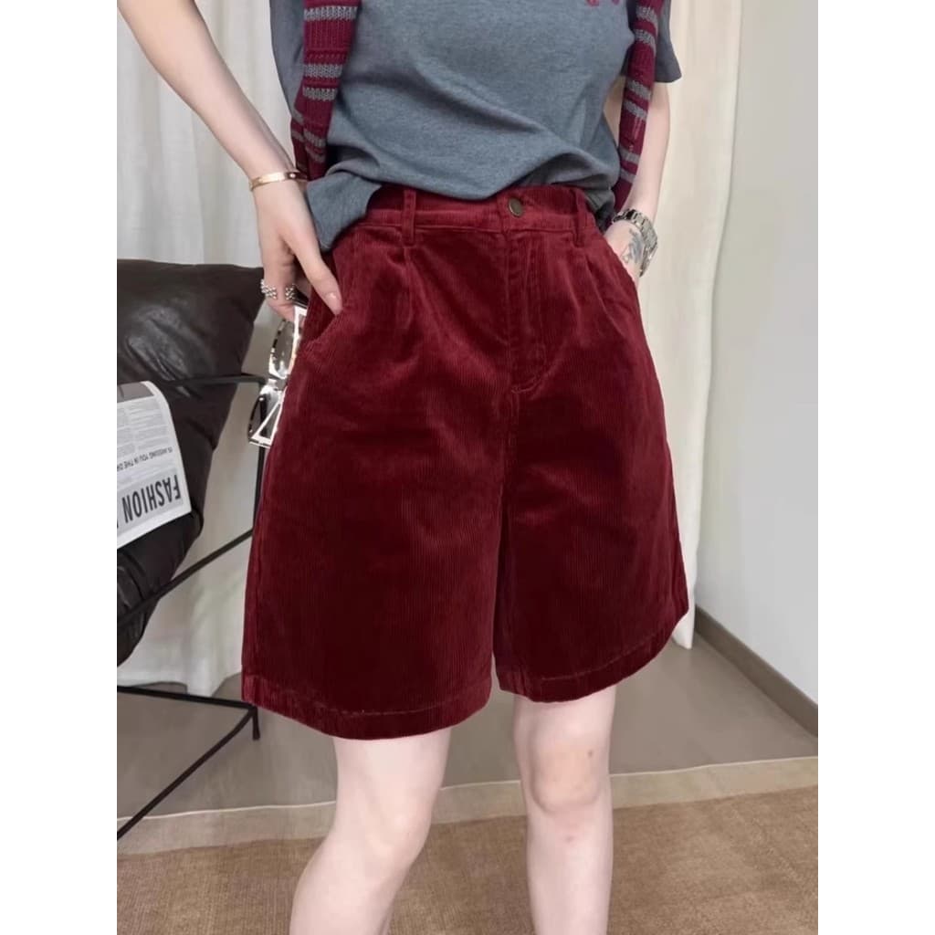 Retro vermelho veludo Shorts feminino outono inverno exterior Wear 2025 novo estilo com botas mais magro olhar perna lar