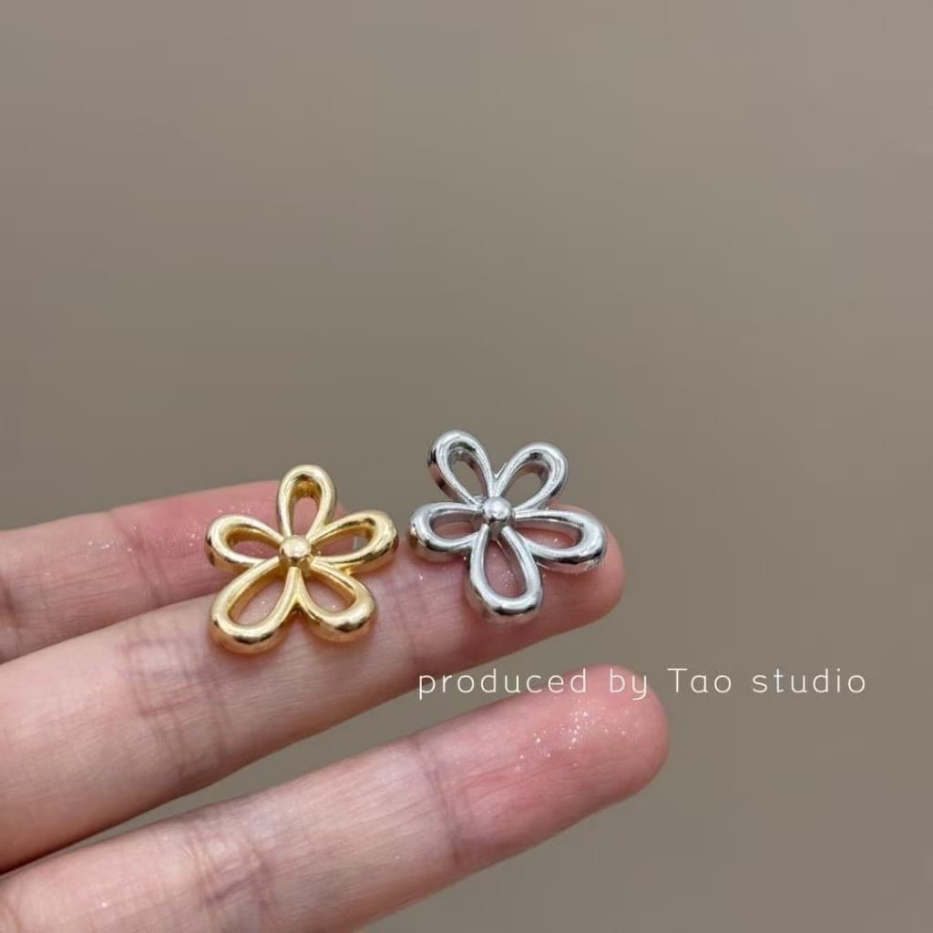 Brinco Feminino Flor Oco Delicado Aço Inox Antialérgico Não Escurece Minimalista Uso Diário Tendência Ins