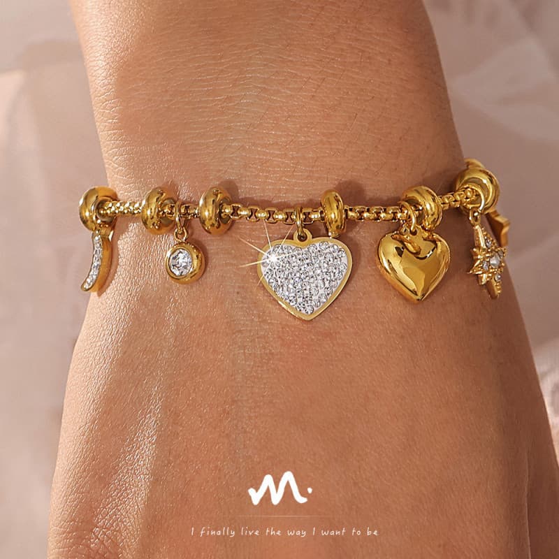 Luz de luxo único temperamento amor coração diamante pulseira titânio aço banhado 18k ouro nicho Design influenciador ca