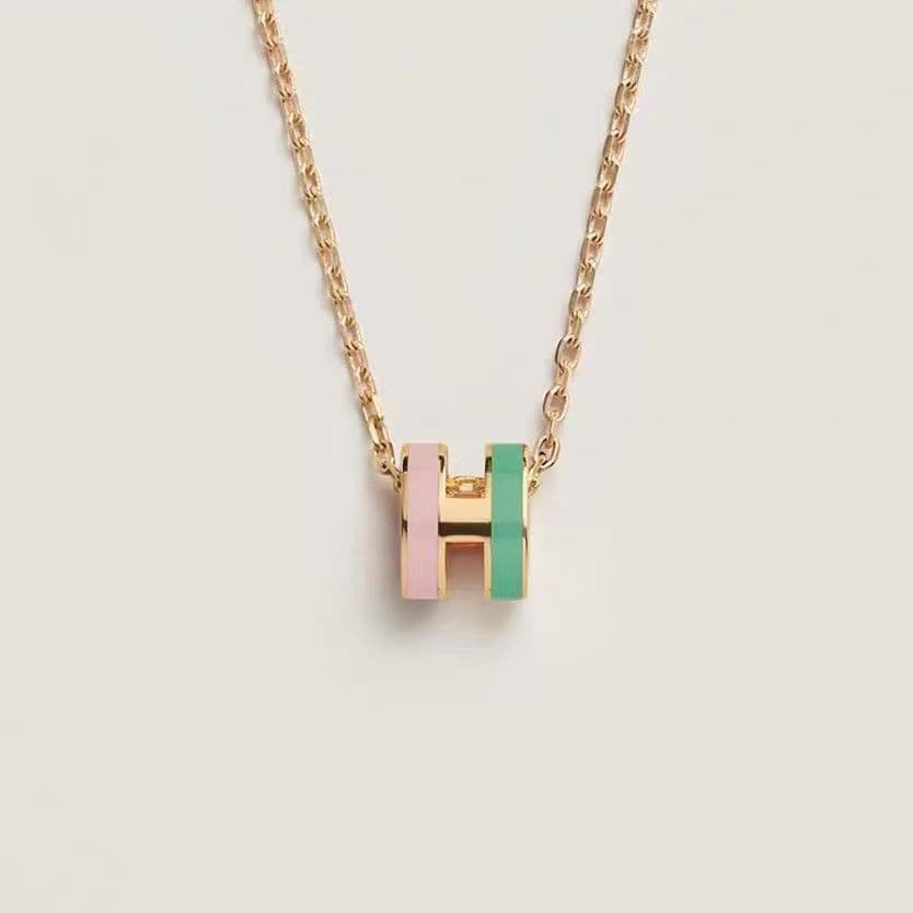 Colar feminino elegante com pingente de letra H em esmalte colorido, corrente delicada e luxuosa para a clavícula, adequ