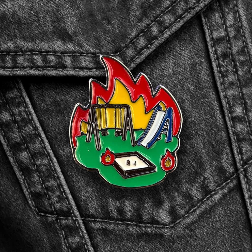 Pin Broche de Metal Fogo no Parquinho Broches para mochila