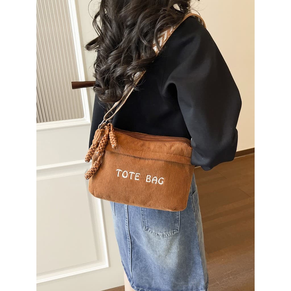 Bolsa feminina de veludo de grande capacidade moda High-End cor sólida carta bordado bolsa de ombro Casual Commuter Stri