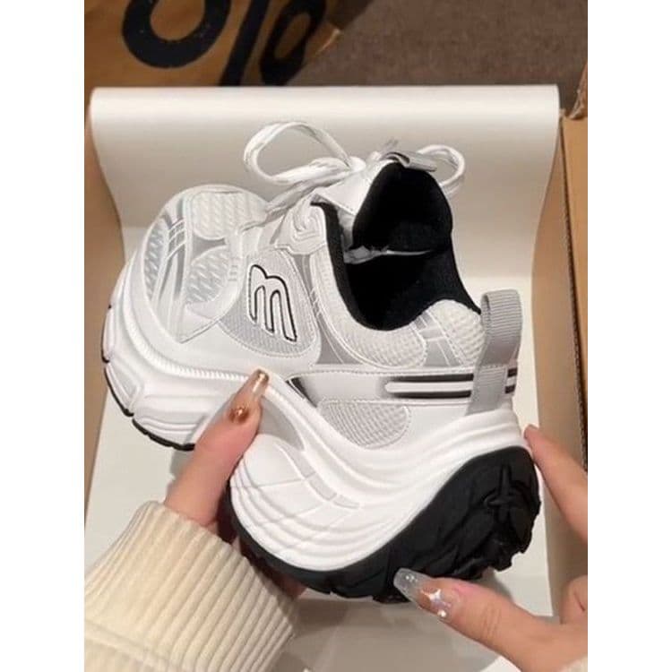Estilo celebridade papai sapatos femininos 2026 verão sapatos femininos novo estilo de sola grossa aumentando Super maci