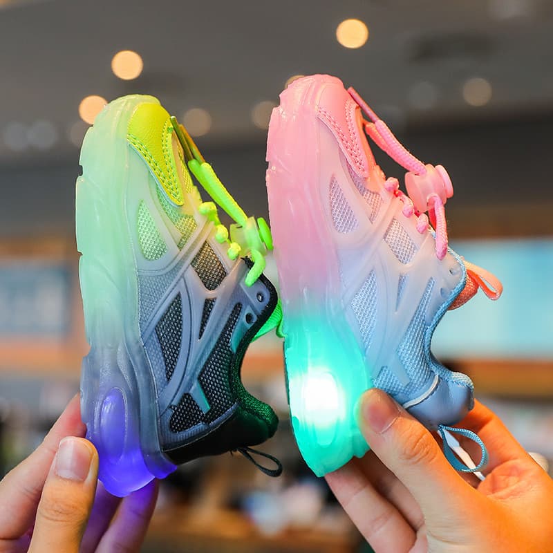 Sapatos infantis antiderrapantes de sola macia primavera outono malha respirável menino bebê piscando sapatos anti-chute