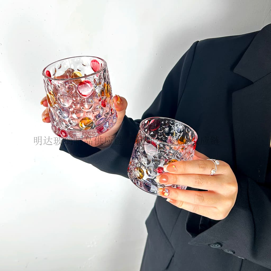 Escolha criativa: taça de vinho, copo de uísque esmaltado colorido, conjunto de porta-copos de bambu, copo misturador, c