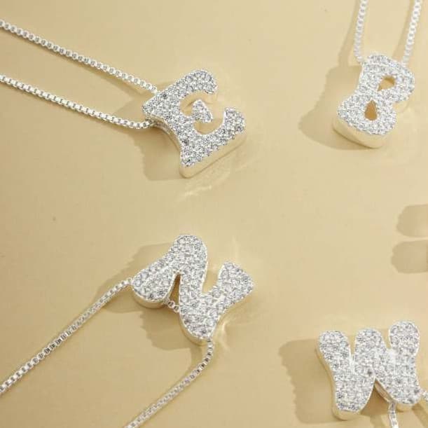 Colar Letra Inicial Cravejada Zircônia Folheado Prata 925 Novidade Feminino moda luxo