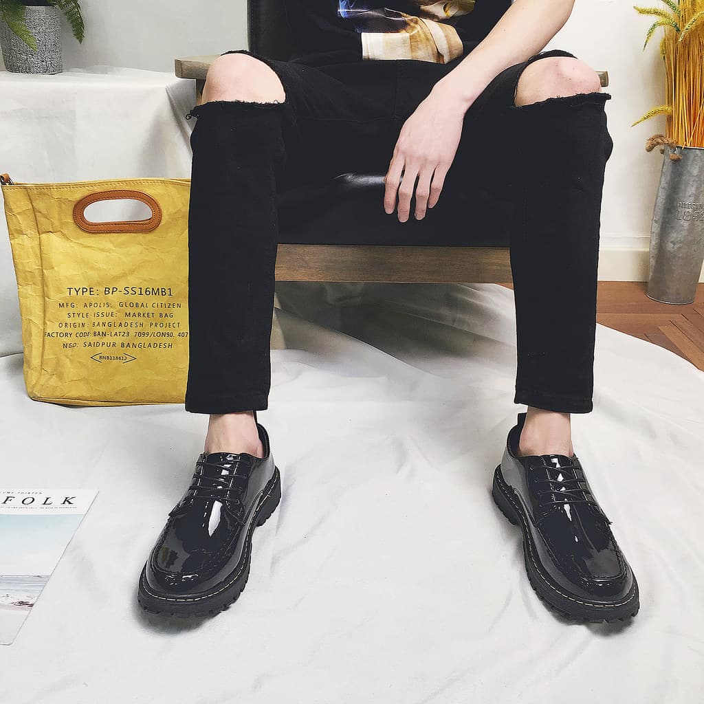 Primavera Casual pequenos sapatos de couro masculino versão coreana na moda preto brilhante couro All-Match sapatos de c