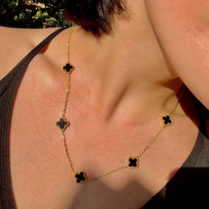Colar 5 Trevos Viirginia Aço Titânio Dupla Face Folheado Dourado Elegante