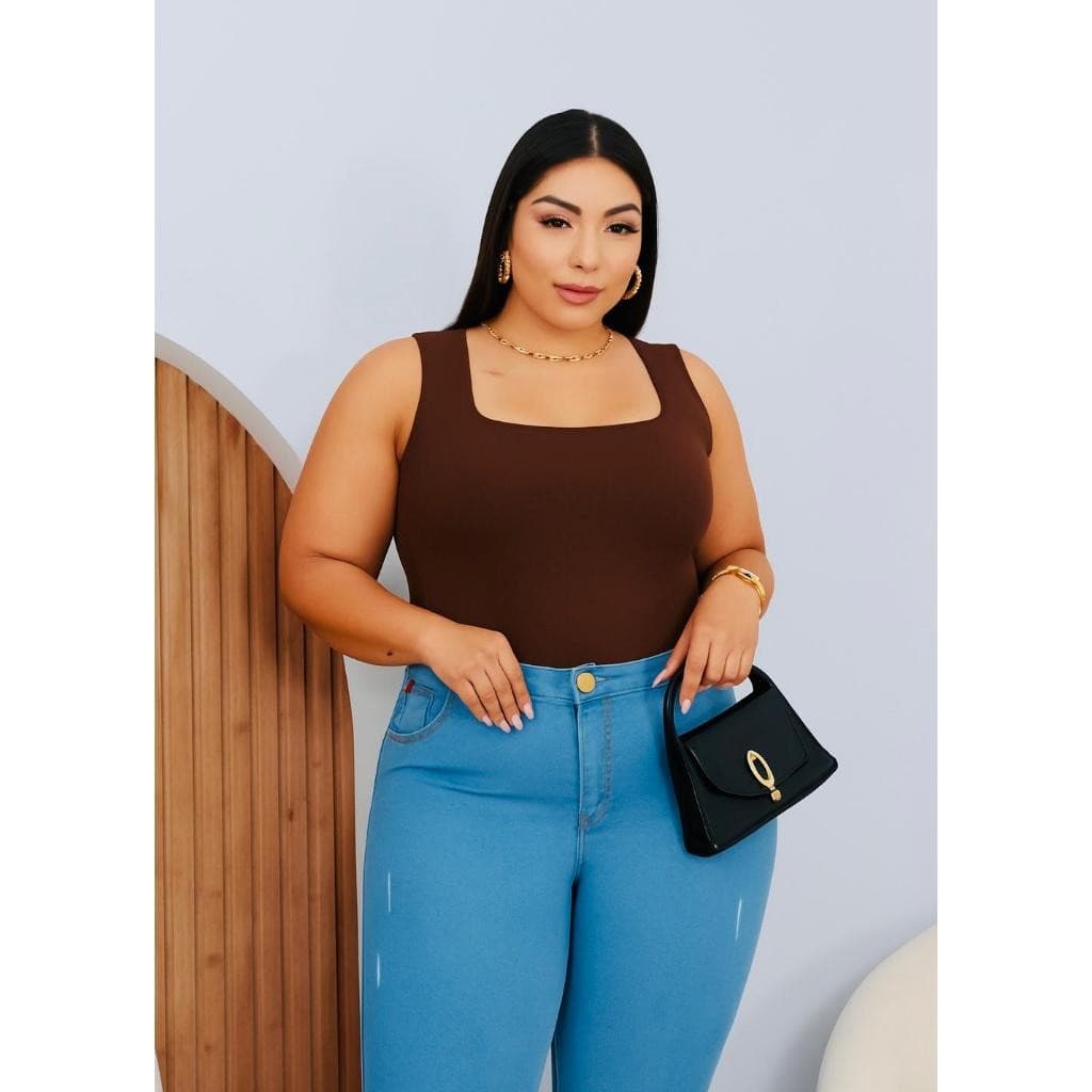 Body Regata Plus Size Decote Quadrado  Conforto e Estilo para Todos os Dias