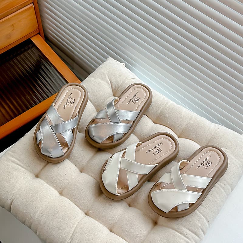 Crianças Baotou sandálias chinelos 2026 verão novo estilo meninos sapatos meninas sapatos casuais casa ao ar livre sola