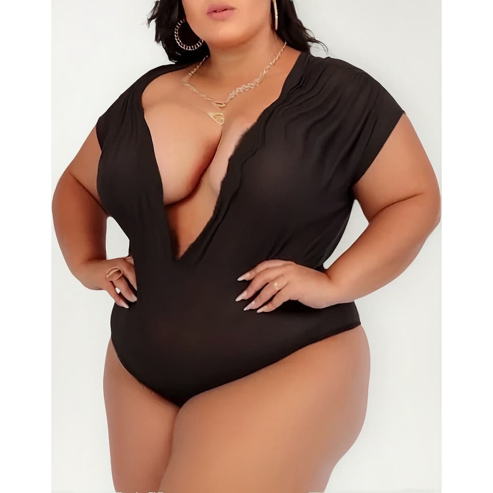 Body Morcego Plus Size Preto Decote Profundo Ousada