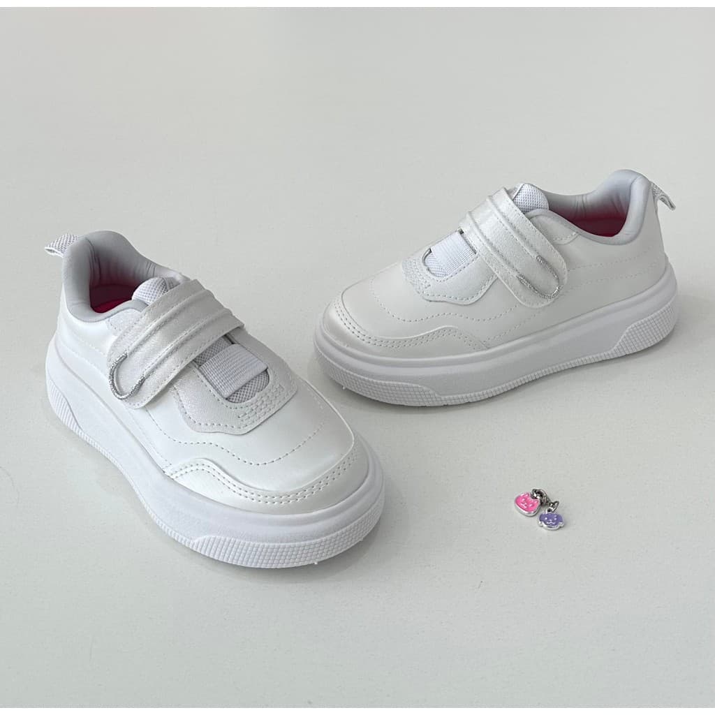 Tênis Infantil Pampili Branco Menina Casual Esportivo Fashion Conforto Velcro Com Pingente