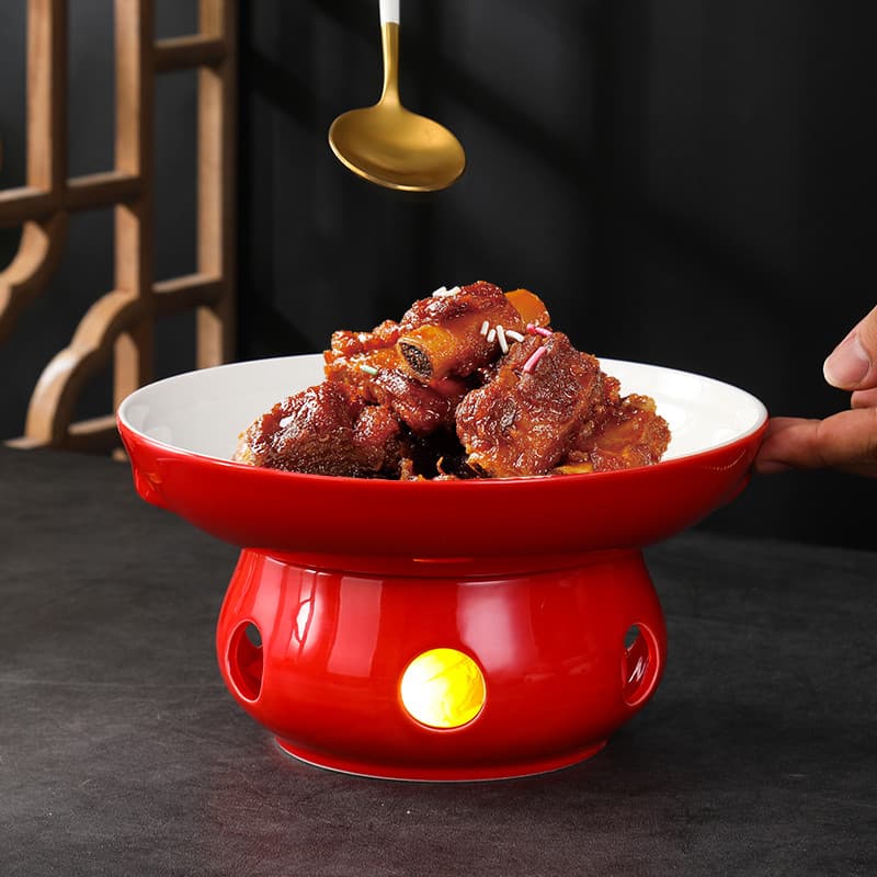 Pequena carne amarela frita em destaque prato de cerâmica pote seco vela aquecimento isolamento térmico Hotel Ming Furn
