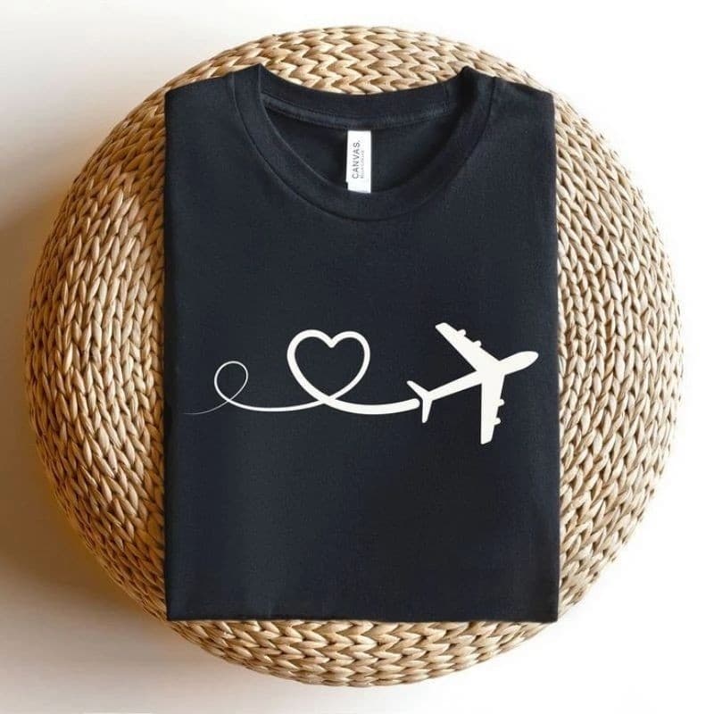 Baby Look Amo Viajar Camiseta Feminina T-shirt Desenho Avião Blusa Básica Camisa Férias Viagem Festa