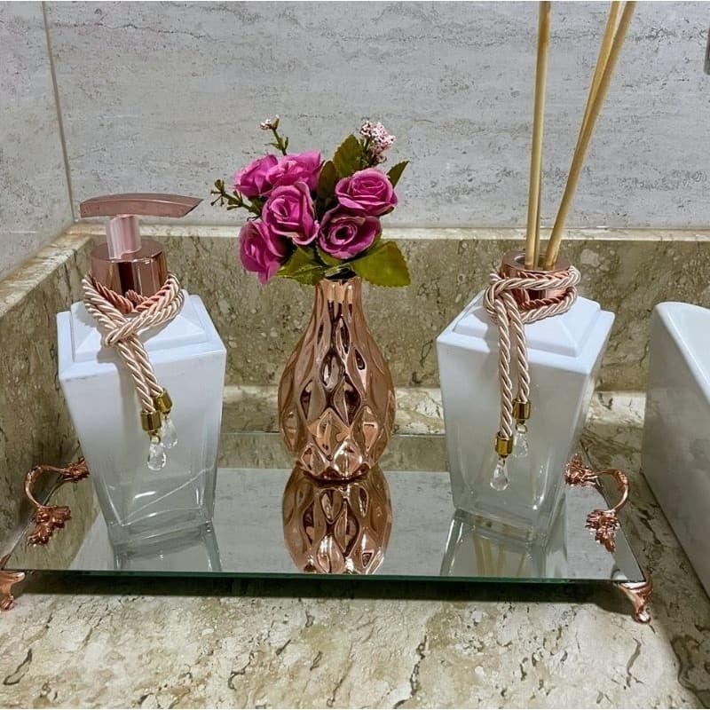 Kit Lavabo Luxo Rose Gold Branco 4 Peças Aromatizador Sabonete Bandeja Vasinho Decorativo