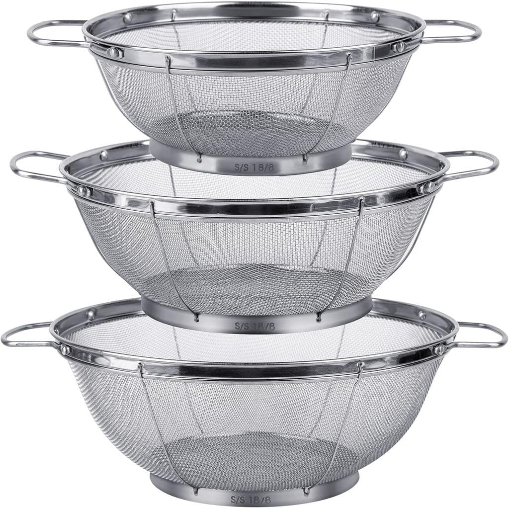 Conjunto de 3 peneiras de aço inoxidável 18/8 (5 quartos, 4 quartos e 3 quartos), cestos de malha com alças e base de ap